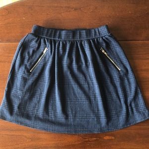 Super cute plaid skirt!